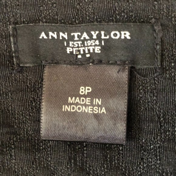 Ann Taylor Black Textured Button Detail Mini Skirt 8P - Picture 9 of 10